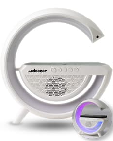 Caixa de som com carregador por indução é um aparelho metálico de alta tecnologia que conta com um design moderno e futurista. Possui acabamento em aço inoxidável, ícones de segurança como algemas e cadeado, além de elementos de justiça como balança e martelo. O dispositivo possui detalhes em ouro e prata, refletindo a ideia de riqueza e negócios. Inclui também uma combinação de letras e símbolos tipográficos, indicando um aspecto de digital e financeiro. O objeto é ideal para quem busca uma experiência de áudio premium, unindo tecnologia e elegância em um único produto.
