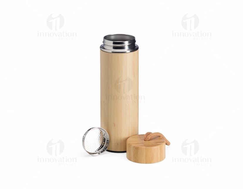 Garrafa térmica de bambu com infusor ideal para manter sua bebida quente ou gelada por mais tempo. Feita em material sustentável, possui capacidade de 400ml. Perfeita para levar onde você for, seja no trabalho, academia ou viagens. Garanta já a sua e desfrute de bebidas frescas e saborosas em qualquer lugar. Aproveite!