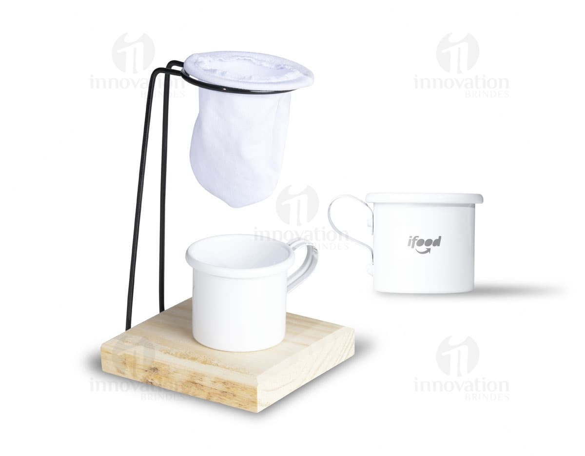 Kit Café 3 Peças: Baldinho de alumínio, xícara de aço e café quentinho para começar o dia com estilo! Perfeito para presentear ou usar em casa. Aproveite o sabor inigualável dessa combinação. Adquira já o seu!