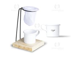 Kit Café 3 Peças: Baldinho de alumínio, xícara de aço e café quentinho para começar o dia com estilo! Perfeito para