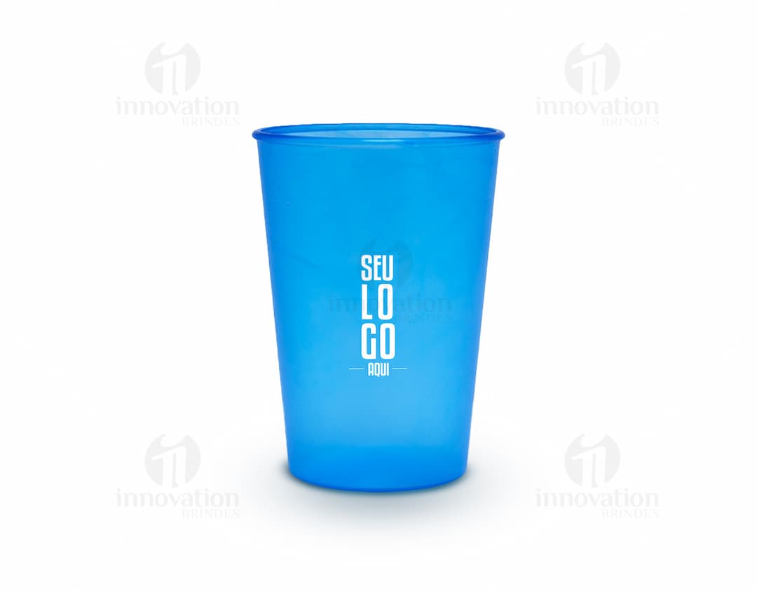 Copo plástico de 500ml, ideal para armazenar bebidas refrescantes com praticidade e higiene. Feito de material resistente, estar sempre pronto para te acompanhar no dia a dia. Garanta já o seu!