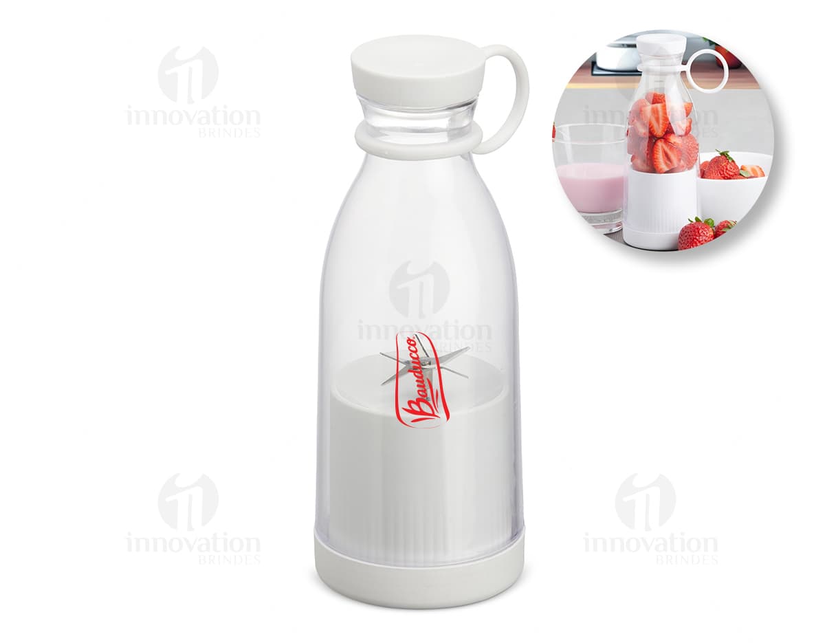 Garrafa com misturador 380ml para bebidas frescas e saudáveis. Par perfeito entre praticidade e saúde, ideal para levar para o trabalho, academia ou passeios ao ar livre. Feita em plástico transparente, garante a higiene e a qualidade da sua bebida. Adquira já a sua e mantenha-se sempre hidratado!