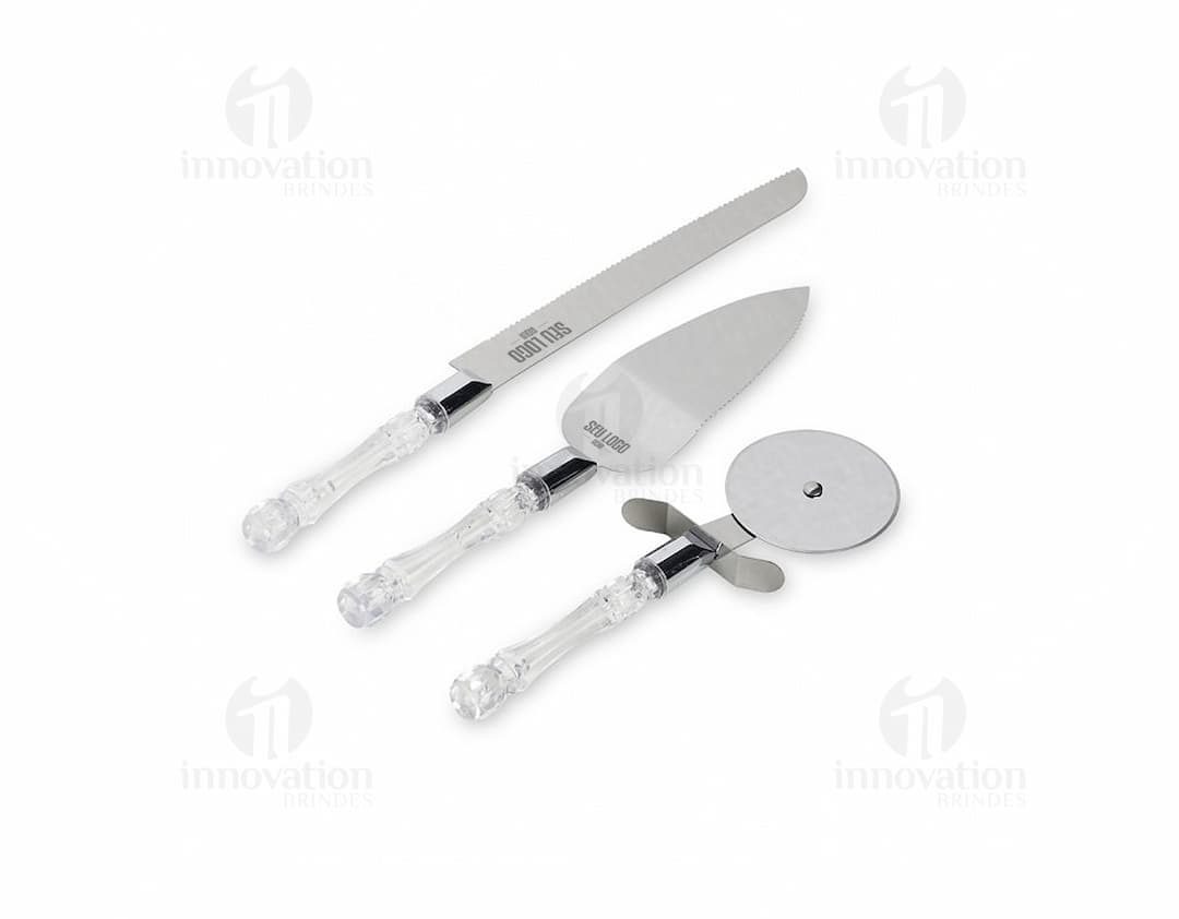 Kit de Utensílios 3 Peças em Aço Inoxidável - Faca, Garfo e Colher - Prático e Durável. Ideal para o seu dia a dia na cozinha. Aço inoxidável de alta qualidade, resistente e fácil de limpar. Kit perfeito para cortar, picar e saborear suas refeições. Adquira já o seu!