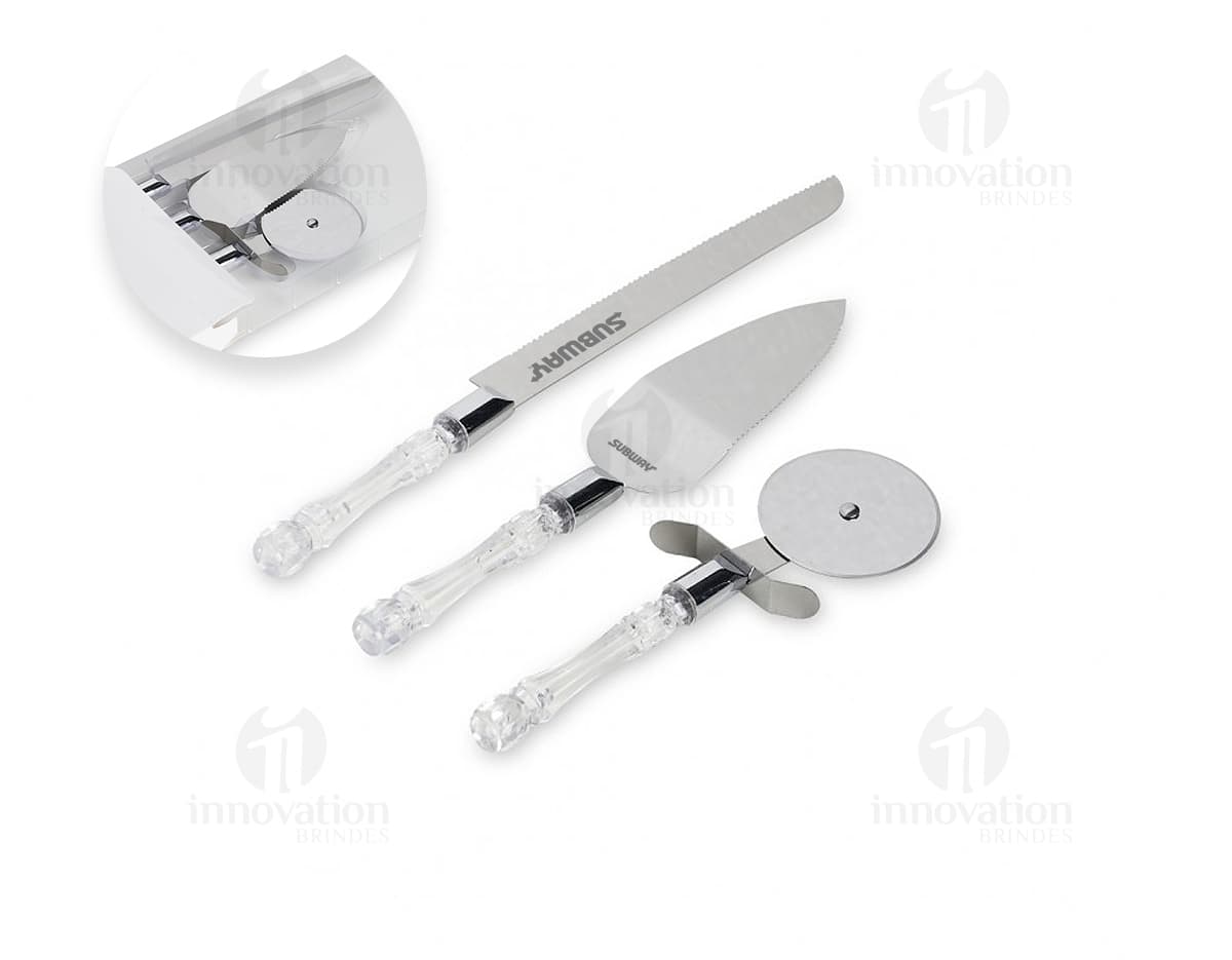 Kit de utensílios 3 peças em aço inoxidável para brindes corporativos. Faca afiada, garfo e colher em design moderno e durável. Ideal para uso em escritório ou em casa. Adquira já o seu!