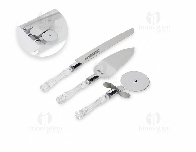 Kit de utensílios 3 peças em aço inoxidável para brindes corporativos. Faca afiada, garfo e colher em design moderno e durável. Ideal para uso em escritório ou em casa. Adquira já o seu!