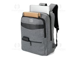 Mochila de nylon 22 litros preta, moderna e elegante para viagens e negócios. Com estilo e praticidade, perfeita para quem