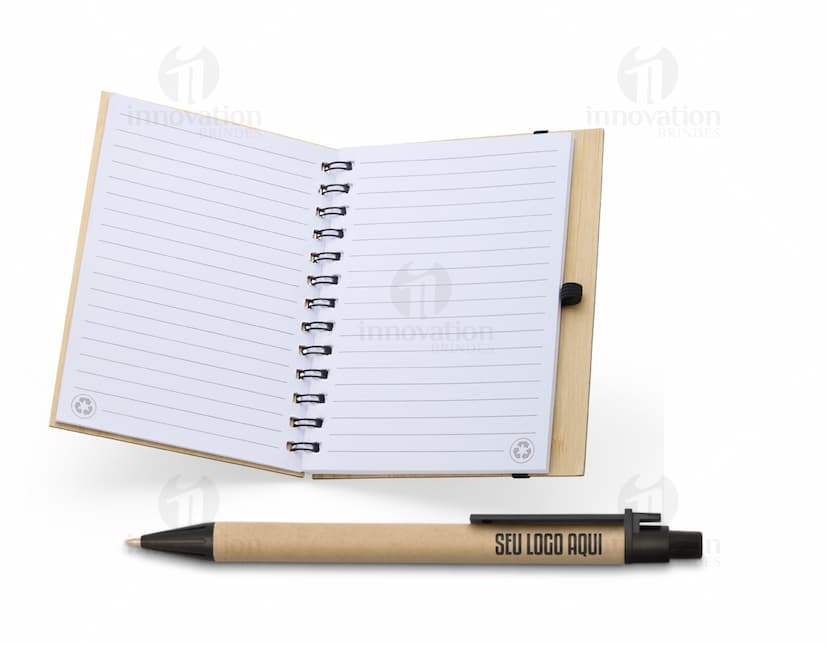 Caderneta em bambu com caneta - Ideal para anotações no escritório ou na escola. Feita em bambu sustentável, essa caderneta vem com uma caneta para facilitar suas anotações. Perfeita para quem valoriza a sustentabilidade e a organização. Adquira já a sua!