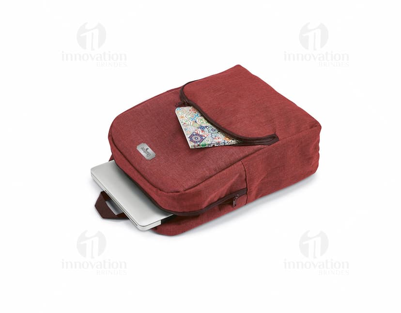 Mochila para notebook 14 em couro preto, com alça, fecho em zíper, design moderno e elegante, perfeita para viagens e negócios.