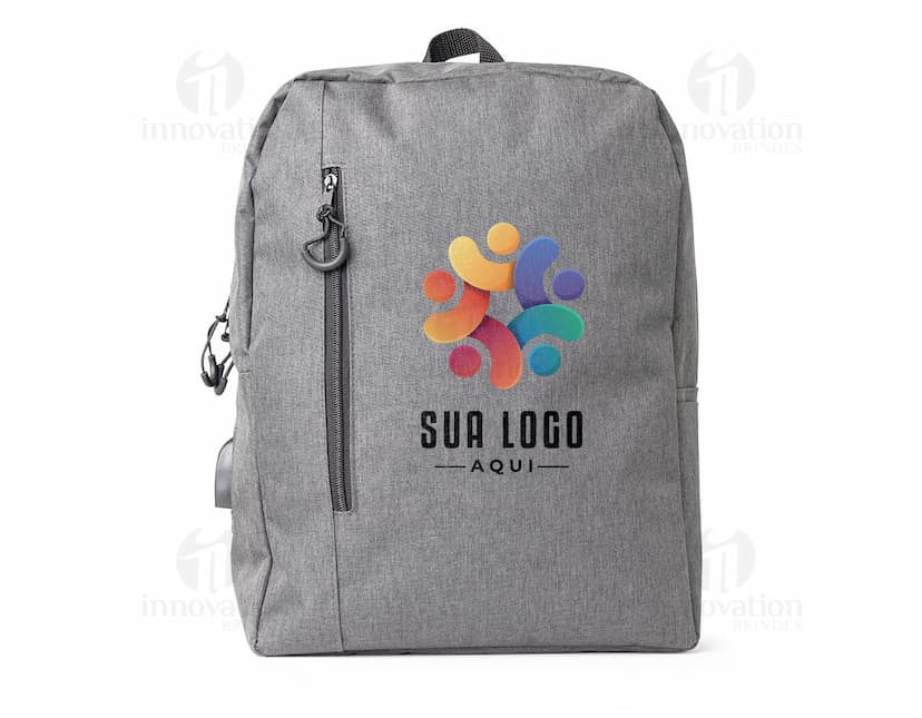 Mala de viagem de couro marrom vintage para negócios e lazer. Elegante e espaçosa, perfeita para a sua próxima viagem. Compre já!
