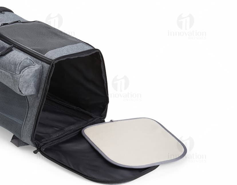 Mochila para transporte de pets - Transporte seu companheiro com segurança e conforto nessa mochila moderna e prática. Ideal para viagens e passeios. Compre já! #mochilaparapets #transportedeanimais #confortoeparceiro