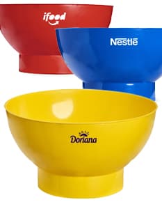 Petisqueira plástica vazia em formato de bowl, ideal para servir petiscos de frutas cítricas, como laranjas ou limões. O recipiente é translúcido e possui um design elegante e prático para uso em casa, proporcionando uma apresentação atraente para suas refeições e lanches.