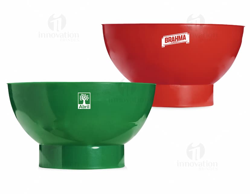 Petisqueira plástica vazia em formato de bowl, ideal para servir petiscos de frutas cítricas, como laranjas ou limões. O recipiente é translúcido e possui um design elegante e prático para uso em casa, proporcionando uma apresentação atraente para suas refeições e lanches.