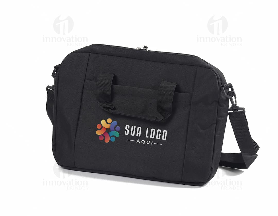 Pasta executiva preta de couro para notebook, moderna e espaçosa, com zíper e alça ajustável. Ideal para transportar seu laptop com sofisticação e segurança.