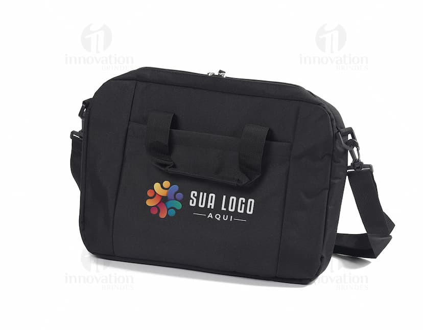 Pasta executiva preta de couro para notebook, moderna e espaçosa, com zíper e alça ajustável. Ideal para transportar seu laptop com sofisticação e segurança.