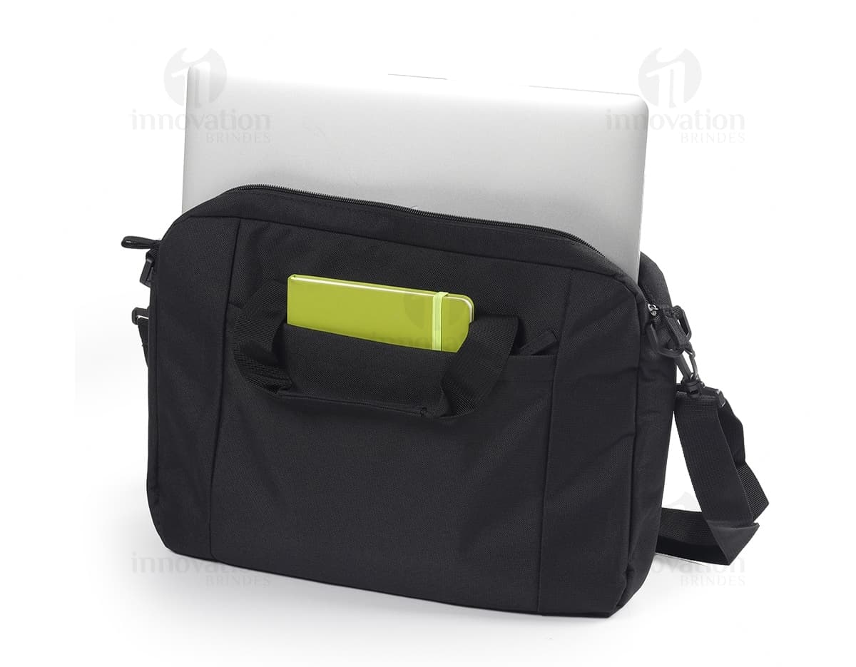 Pasta executiva preta de couro para notebook, moderna e espaçosa, com zíper e alça ajustável. Ideal para transportar seu laptop com sofisticação e segurança.