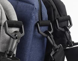Pasta executiva preta de couro para notebook, moderna e espaçosa, com zíper e alça ajustável. Ideal para transportar seu