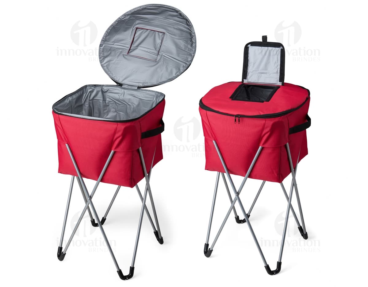 Cooler Térmico 62 Litros em forma de saco de dormir, com fita de seda decorativa em tons de rosa e laço elegante. Embalagem de presente com design romântico e simbolo do amor, perfeita para comemorações especiais e temporadas de férias. Fabricado em material de alta qualidade, o cooler é ideal para manter alimentos e bebidas geladas por mais tempo.