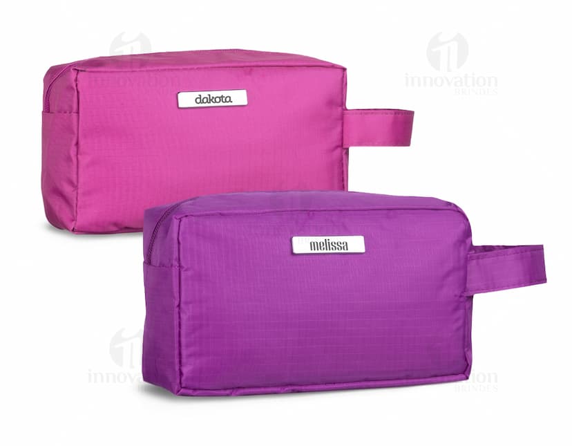 Necessaire em PVC impermeável: versátil e elegante para viagens e trabalho. Ideal para manter seus itens pessoais organizados e protegidos. Adquira já a sua!