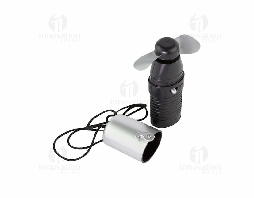 Device eletrônico moderno, objetivo de comunicação, equipamento de tecnologia digital. O mini ventilador portátil c/ tampa é um gadget eletrônico preto, com botão único para ligar, tela moderna e design compacto. Perfeito para uso em ambientes de trabalho, escritório ou em casa.