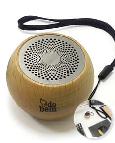 Caixa de som Bluetooth TWS - Acessório eletrônico de alta qualidade para sua diversão. Conectividade sem fio, design compacto e som de alta definição para você curtir suas músicas favoritas em qualquer lugar. Aproveite a liberdade de um som claro e potente com a caixa de som Bluetooth TWS. Garanta a sua!