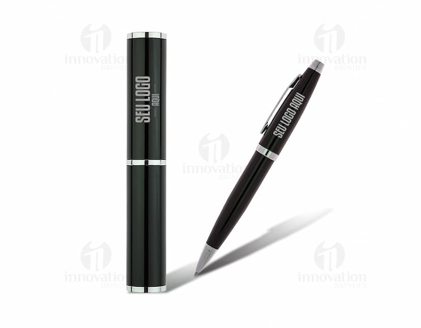 Caneta com estojo prata e preto: o acessório perfeito para escrita e negócios. Ideal para assinar documentos, fazer anotações e organizar sua rotina de trabalho. Garanta já a sua!
