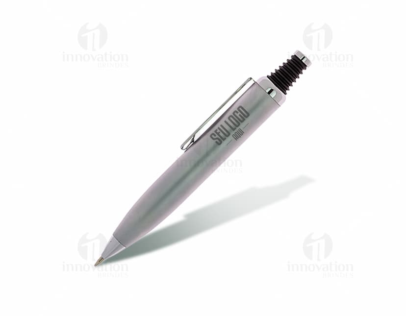 Mini caneta de metal prateada, objeto de escrita com ponta de metal, fecho e detalhes em metal cromado.