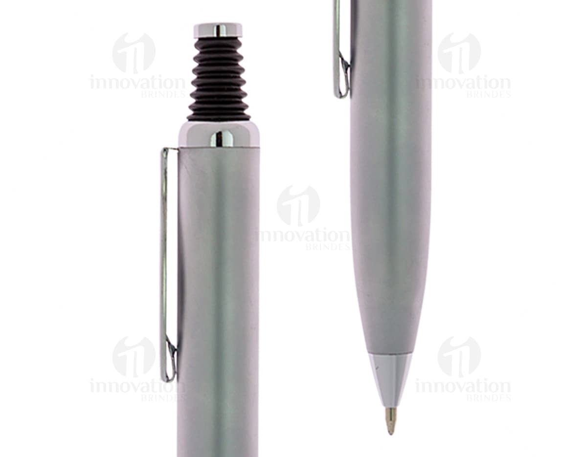 Mini caneta de metal prateada, objeto de escrita com ponta de metal, fecho e detalhes em metal cromado.