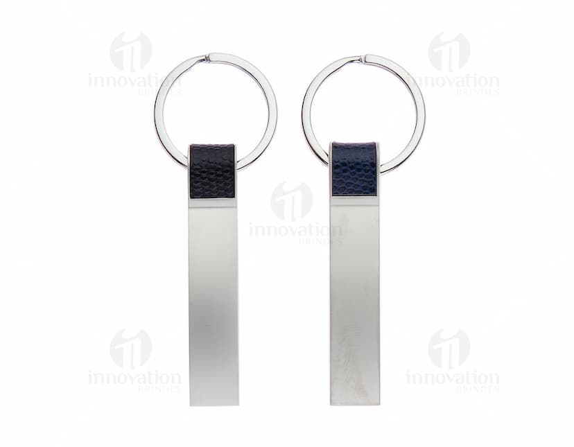 Chaveiro de Metal - Acessório prático e elegante para o seu dia a dia. Feito em metal resistente, é o item perfeito para carregar suas chaves com segurança. Adquira já o seu!