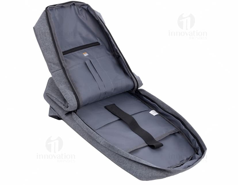 Mochila para notebook preta, elegante e segura. Ideal para viagens, trabalho ou lazer. Com bloqueio para garantir a segurança do seu equipamento. Compre já!