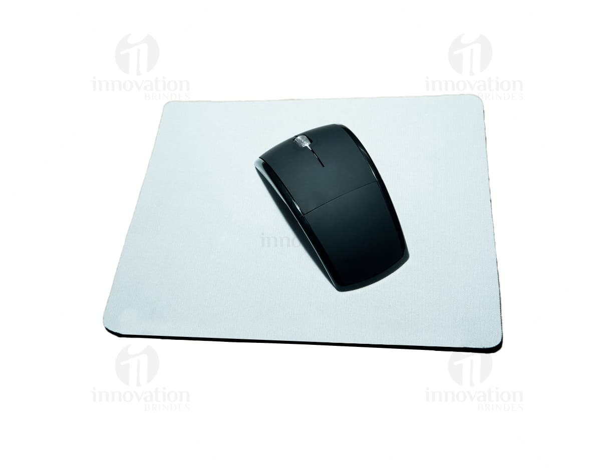 Mouse Pad Neoprene - Personalize seu espaço de trabalho com estilo! Ideal para escritórios e home offices, este mouse pad de neoprene proporciona conforto e design moderno. Adicione um toque de personalização ao seu ambiente de trabalho com este item prático e versátil. Compre agora e deixe sua mesa ainda mais elegante!