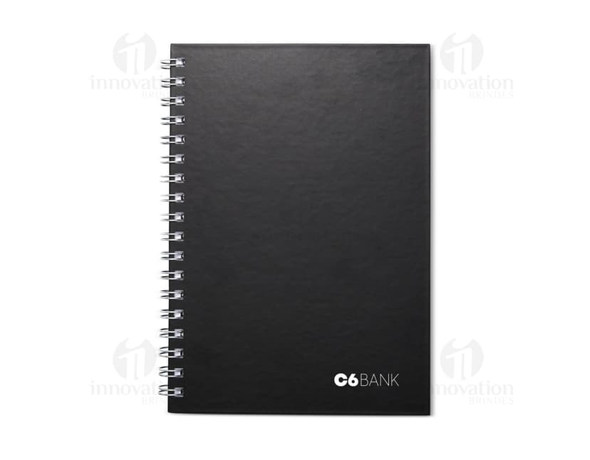 Caderno Percalux Emborrachado: Perfeito para o seu dia a dia no escritório ou na escola. Organize suas informações de forma prática e elegante. Acompanha clipes coloridos para marcar suas anotações. Adquira já o seu!