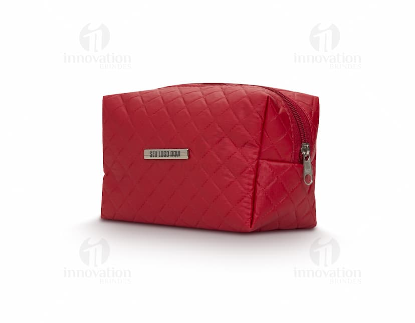 Nécessaire Puff Matelassê - Leve o requinte e praticidade para o seu dia a dia! Ideal para organizar seus pertences de forma elegante e funcional. Aproveite!