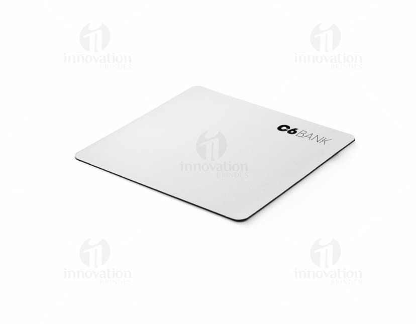 Mouse pad em borracha, ideal para o seu escritório. Mantenha sua mesa organizada com esse item prático e funcional. Perfeito para quem busca conforto e praticidade no dia a dia. Adquira o seu agora mesmo!