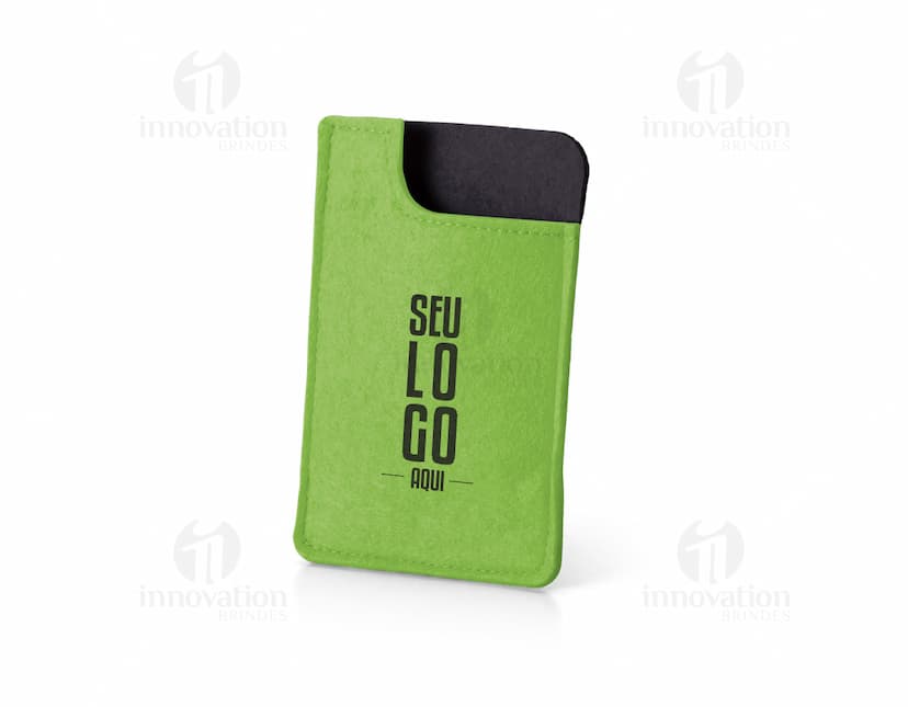 Bolsa para celular em silicone preto, ideal para manter seu dispositivo seguro e organizado! Perfeita para quem quer praticidade e estilo no dia a dia. Adquira já a sua e tenha sempre seu celular ao alcance das mãos. Acesse nosso site e confira! #brindes #bolsaparacelular #praticidade