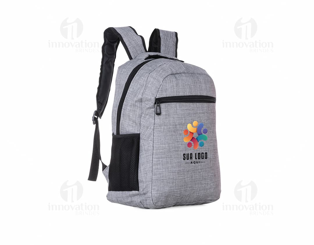 Mochila de poliéster resistente, ideal para viagens ou trabalho. Com design elegante e compartimentos espaçosos, é perfeita para quem quer praticidade com estilo. Adquira já a sua e esteja sempre preparado para qualquer ocasião. Garanta a sua!