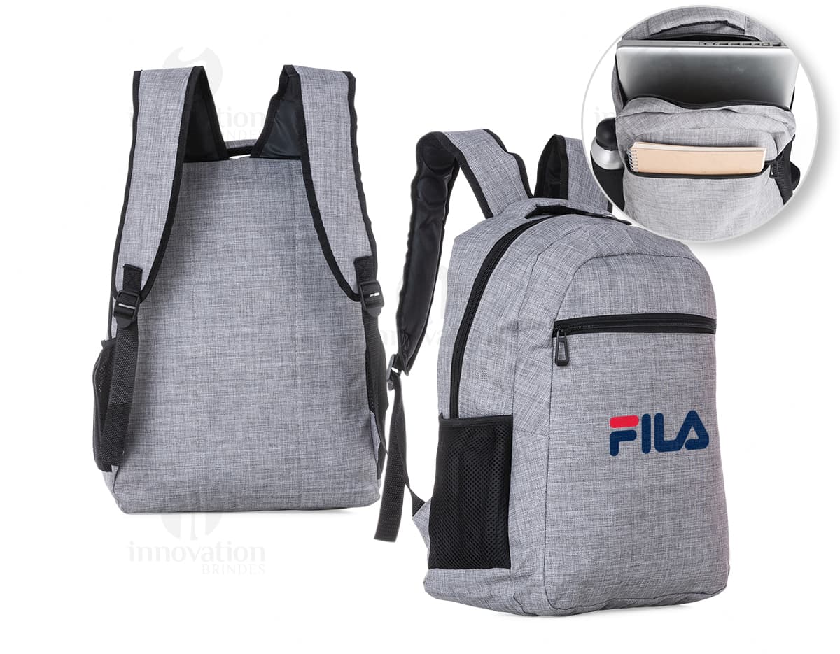 Mochila em poliéster resistente e moderna para viagens e negócios. Com design elegante, essa mochila é perfeita para transportar seus pertences com estilo e praticidade. Com bolsos espaçosos, alças confortáveis e fecho em zíper. Perfeita para qualquer ocasião, essa mochila é o acessório ideal para quem busca praticidade e elegância. Adquira já a sua e esteja preparado para qualquer jornada!