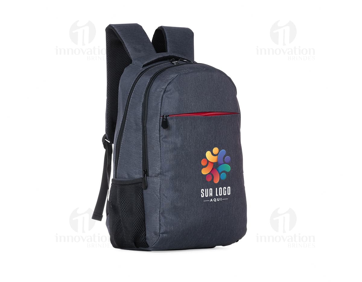 Mochila de poliéster preta, moderna e elegante para viagens de negócios ou lazer. Com compartimentos espaçosos, alça resistente e zíper seguro, é o acessório perfeito para quem busca estilo e praticidade. Adquira já a sua e esteja preparado para qualquer ocasião!