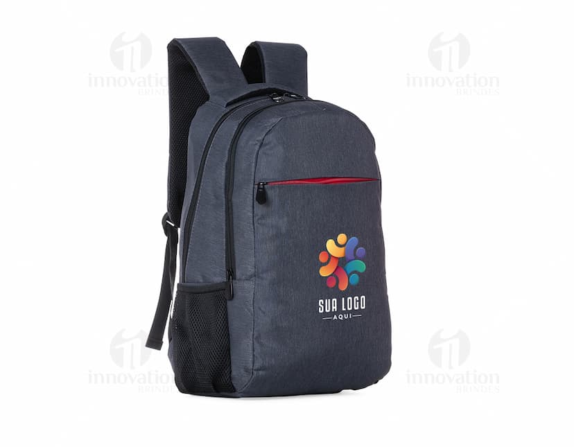 Mochila de poliéster preta, moderna e elegante para viagens de negócios ou lazer. Com compartimentos espaçosos, alça resistente e zíper seguro, é o acessório perfeito para quem busca estilo e praticidade. Adquira já a sua e esteja preparado para qualquer ocasião!