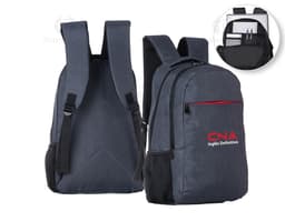 Mochila em poliéster resistente, ideal para viagens e negócios. Com design moderno e elegante, possui alça acolchoada e ampla