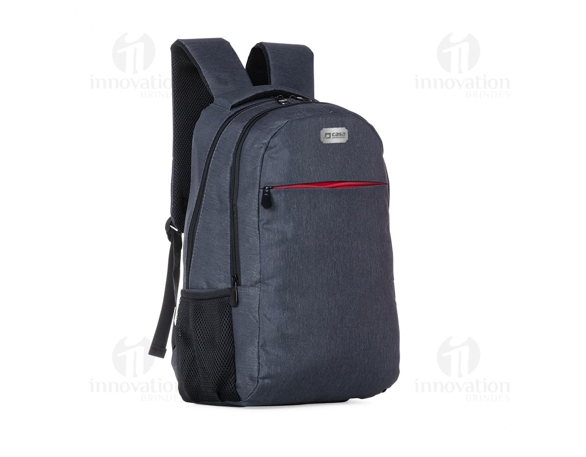 Mochila de poliéster em estilo moderno e elegante para viagens e negócios. Feita em couro sintético de alta qualidade, zíper resistente e alças ajustáveis. Perfeita para armazenar seus pertences com segurança e praticidade. Compre já a sua e adicione um toque de estilo ao seu dia a dia!