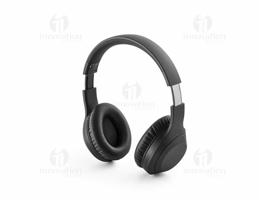 Fones de ouvido wireless dobráveis em prata e preto, feitos de metal e plástico. Com design moderno e tecnológico, possuem microfone integrado, conexão Bluetooth e cabo para carregamento. Ideal para ouvir música com qualidade de som estéreo em qualquer lugar.