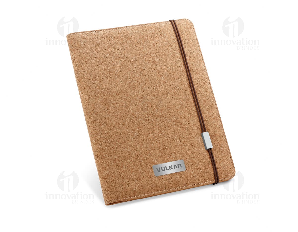 Pasta A4 em cortiça com folhas lisas para organização e praticidade no escritório. Ideal para armazenar documentos e fazer anotações. Adquira já a sua!