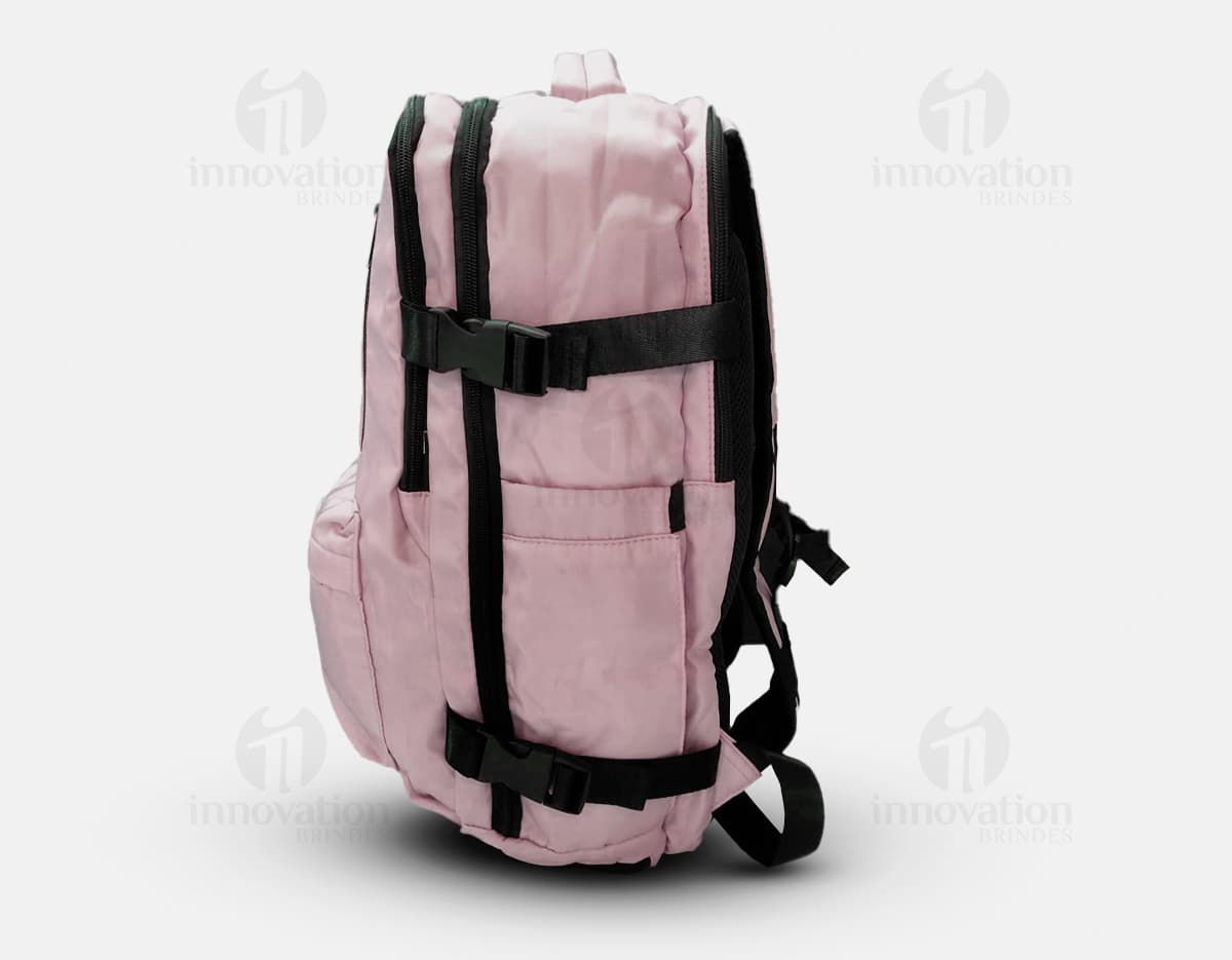 Mochila Premium Multifuncional em couro preto, ideal para viagens e negócios. Moderna, espaçosa e elegante, possui zíper, alças confortáveis e muito estilo. Perfeita para quem busca praticidade e sofisticação em um único acessório. Compre já a sua!