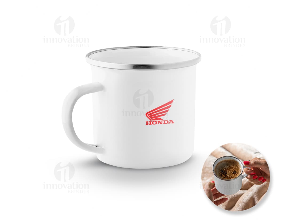 Caneca em esmalte perfeita para começar o dia com estilo e sabor. Ideal para apreciar um delicioso café ou chá quente. Adicione charme à sua mesa de café da manhã com esta peça única e resistente. Aprecie cada gole neste lindo utensílio de cerâmica, que combina qualidade e design. Garanta a sua e torne seus momentos ainda mais especiais!