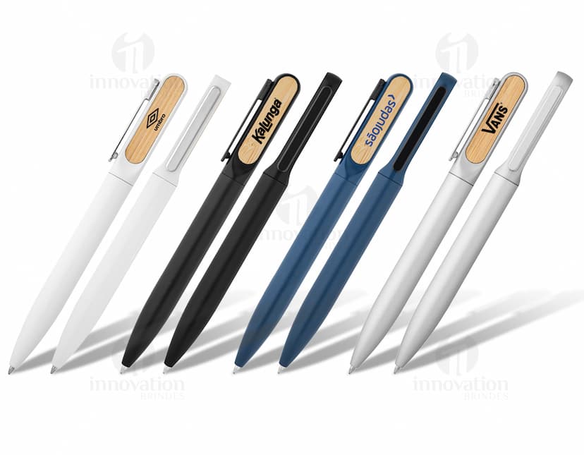 Esferográfica em alumínio: utensílio de escrita de alta qualidade para escritórios e escolas. Feita em metal prateado, é uma ferramenta elegante e durável para o dia a dia. Adquira já a sua!