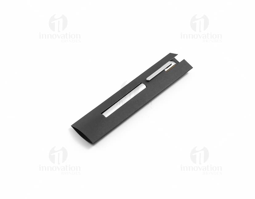 Esferográfica em alumínio de design moderno e elegante para escrita suave e precisa. Ideal para uso no escritório, escola, ou em casa. Feita em metal resistente, é a escolha perfeita para quem busca qualidade e sofisticação. Adquira já a sua!