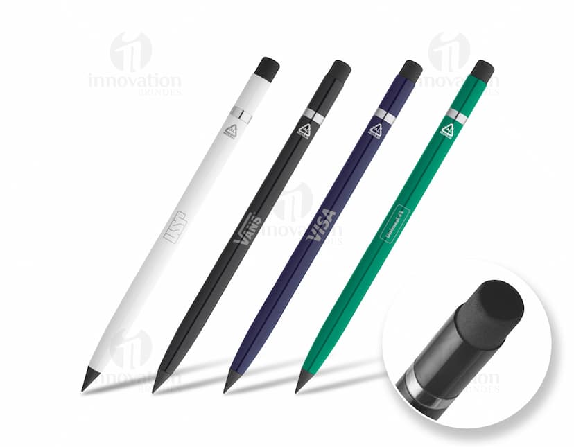 Caneta sem tinta em alumínio sobre papel branco, utilizada como ponteiro e indicador em ambientes de negócios e escritórios. A imagem mostra o equipamento de escrita em close-up, com detalhes em metal prateado e design elegante. Perfeito para escrever, assinar documentos e fazer planos financeiros.