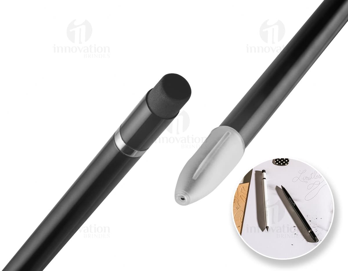 Caneta sem tinta em alumínio sobre papel branco, utilizada como ponteiro e indicador em ambientes de negócios e escritórios. A imagem mostra o equipamento de escrita em close-up, com detalhes em metal prateado e design elegante. Perfeito para escrever, assinar documentos e fazer planos financeiros.