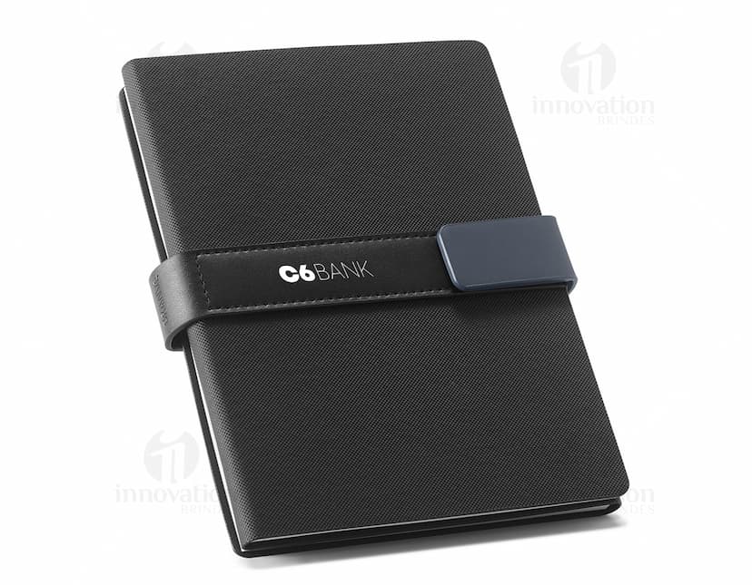 Notebook A5 em couro marrom - O caderno perfeito para suas anotações de negócios. Moderno, elegante e compacto, ideal para o escritório ou estudo. Mantenha-se organizado com estilo! Aproveite já.