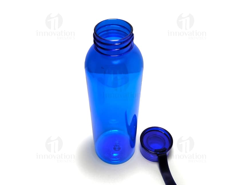 Garrafa Plástica 610ml transparente com tampa de rosca, ideal para armazenar água e outras bebidas, mantendo-as frescas e saudáveis.